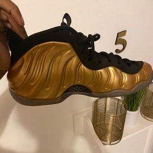 Nike Air Foamposite One Metallic Gold